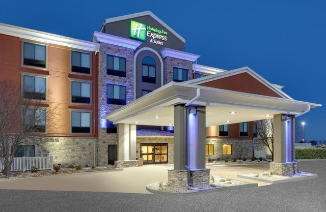 Holiday Inn Express & Suites Mitchell by IHG