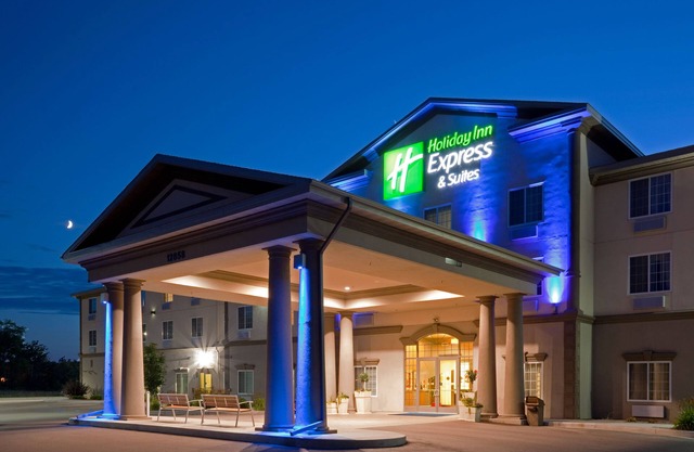 Holiday Inn Express & Suites Eau Claire North by IHG
