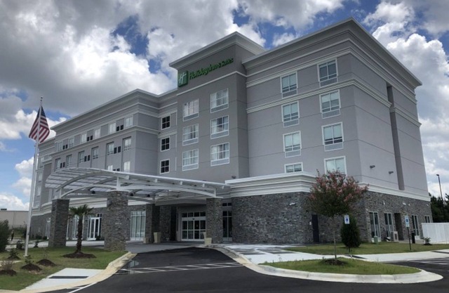 Holiday Inn Hotel & Suites Fayetteville W-Fort Bragg Area by IHG