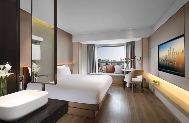 Holiday Inn Shanghai Huaxia by IHG