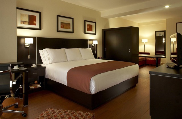 Holiday Inn & Suites Montreal Airport by IHG