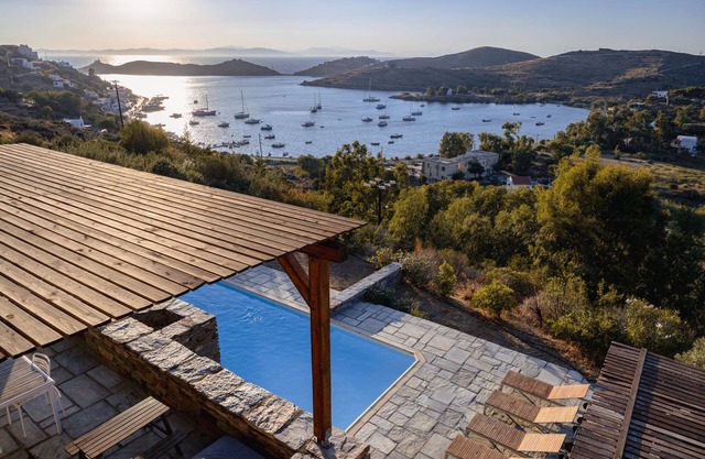 ☀️Holiday & nomad house great 🌊🌅 view sleeps 8 w/fireplace & pool Kea Cyclades