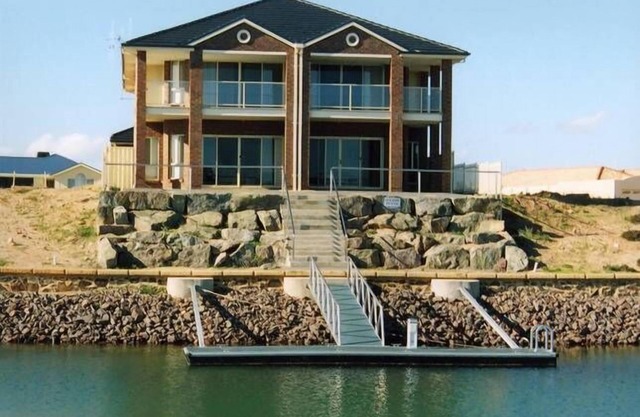 HOLIDAY ON THE MARINA free WIFInIdeal for 2 families or maximum 8 adults