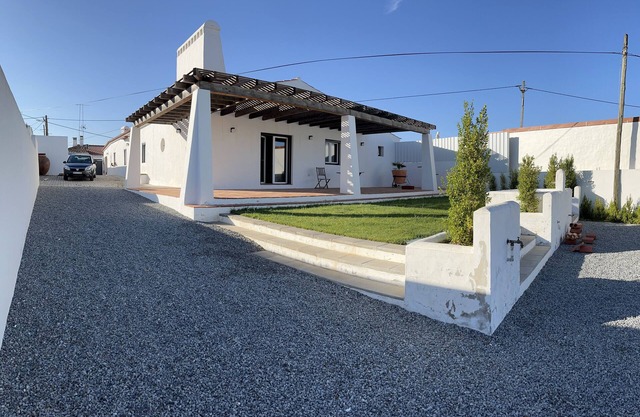 Holiday Home 'Casa Das Chaminés' with Private Terrace, Private Garden and Wi-Fi