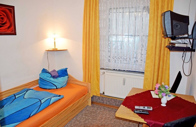 Holiday room right - DEB 038 Holiday apartment/room Aschersleben