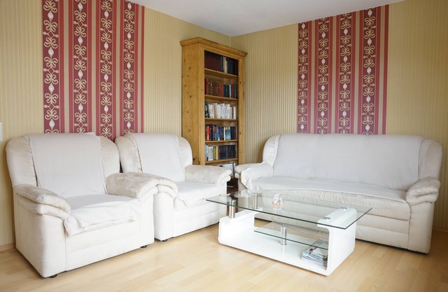 Holiday room with two common rooms and shared bathroom / kitchen.