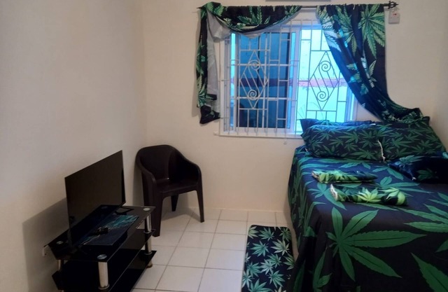 holiday stay, 2 bed 1 bathroom