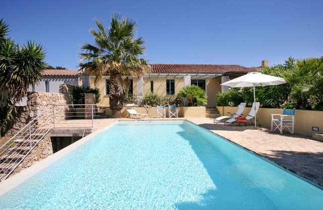 Holiday villa for max. 6 people with private pool