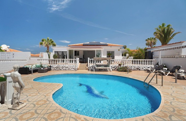 Holiday Villa 'Milena' with Sea Views, Wi-Fi and Air Conditioning