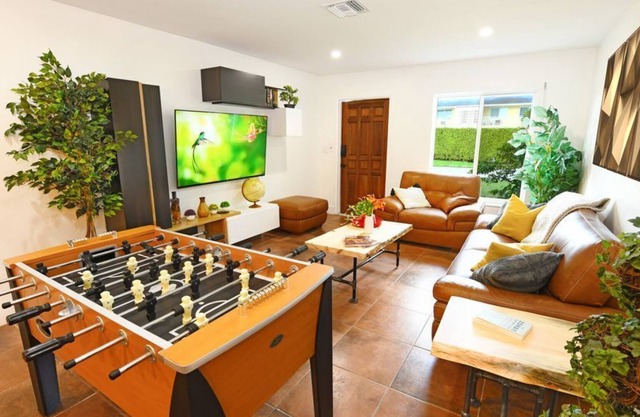 Holidays Sale | 20-40% discounts | Pool available | Beach 4min | Foosball