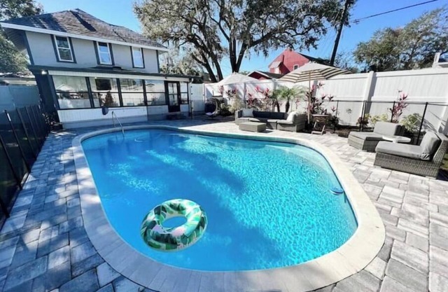 Hollingsworth Pool Homenn