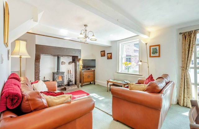 HOLLOW CREEK COTTAGE - 28012