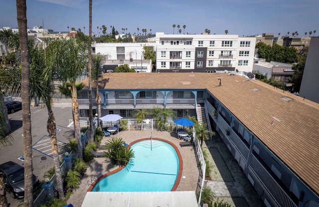 Hollywood City Inn