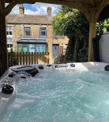 Holmfirth Hideout