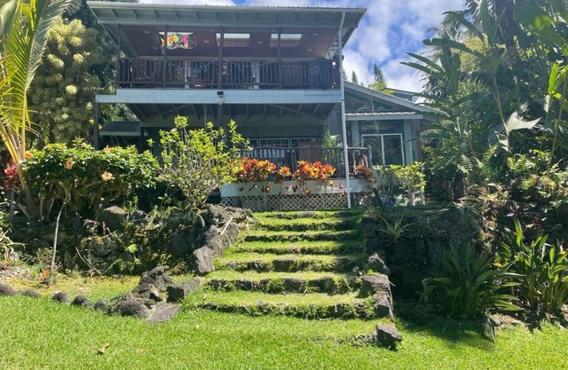 Holualoa Garden Studio-SPRING AND SUMMER SPECIALS!