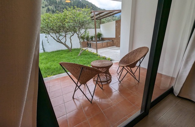 HolyBaños Cozy villa in Baños Ecuador. For families & friends w/hot tub