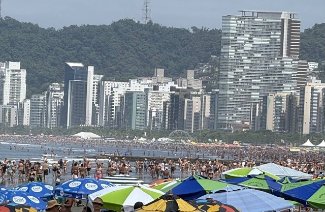 Home away from home. Beach living & access to great restaurants and nightlife.
