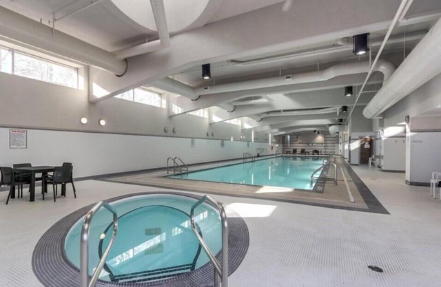 Home Away From Home 2BR condo in Stadium District