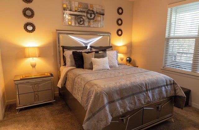 Home Away From Home.Cozy 1-bedroom with WiFi, AC in charming Uptown Charlotte.
