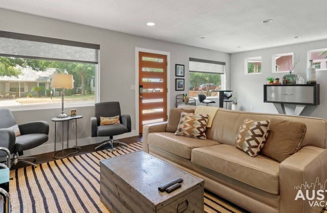 Home Away From Home in E Austin! Yard + Laundry