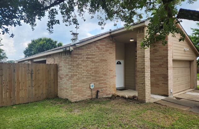 Home away from home near plants and hospital contractors welcome.