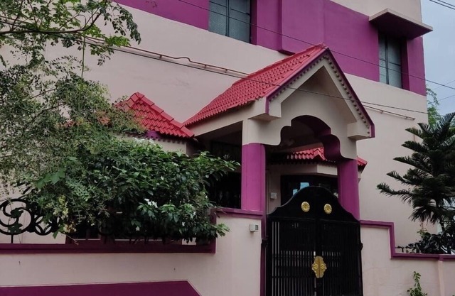 Home away from Home with a good residential neighborhood and nearby amenities.