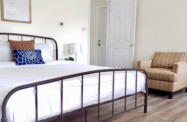 Home Close to Fort Bragg, Shopping & Hospitals!