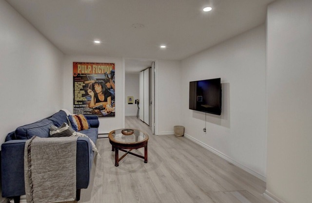 Home conveniently located between Plateau and Mile End