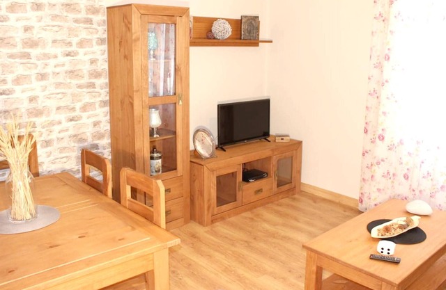 Homerez - House for 9 ppl. with garden and balcony at Villanueva de los Infantes