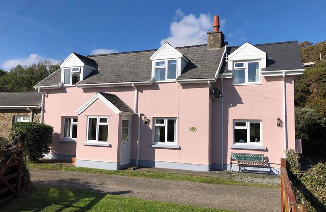 'Home From Home' 3-bedroom cottage in Nolton Haven