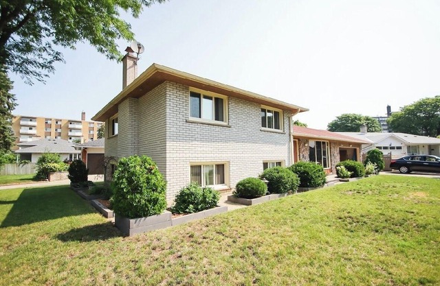 Home in prettiest neighborhood Etobicoke, close to airport