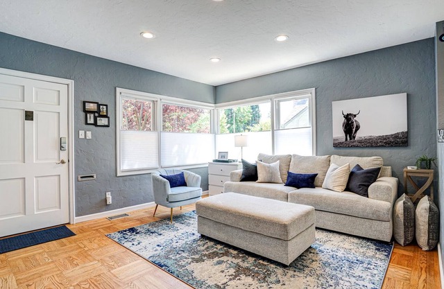 Home in the heart of wine country minutes from Downtown