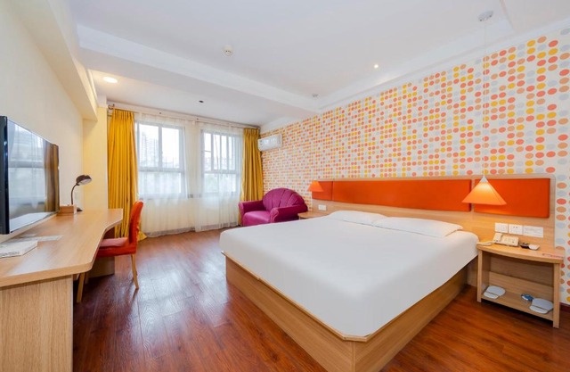 Home Inn Chongqing Lianglukou Station