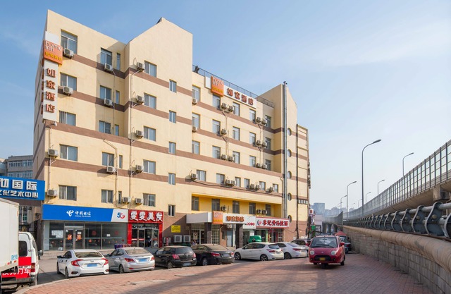 Home Inn (Dalian North Railway Station Nanguanling Square)