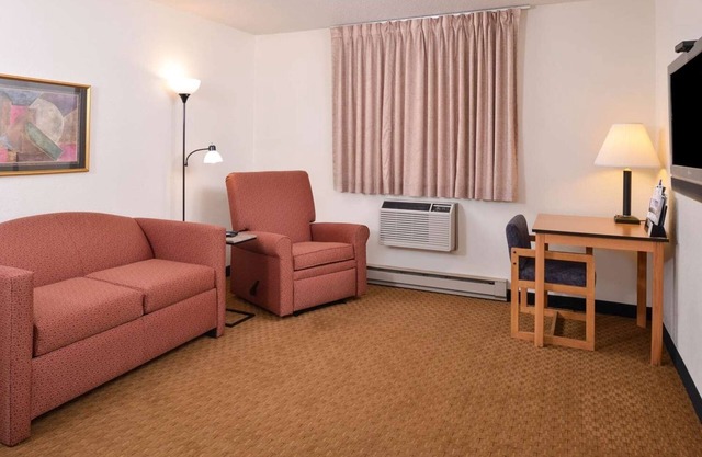 Home-Like Room Near Downtown Iowa – Perfect for One-Night Business Stays
