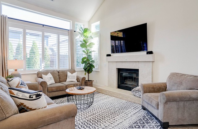 Home near golf course, close to Healdsburg