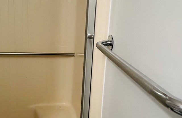 Home on Quiet Cul de Sac with Handicap Accessibility