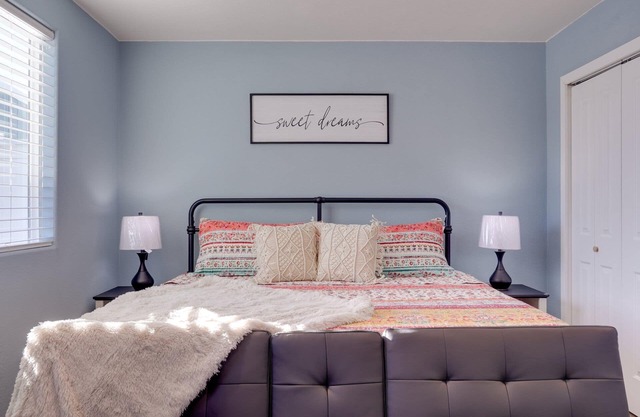 Home that includes 2 Guesthouses in Mesquite, NV/Rare Find/