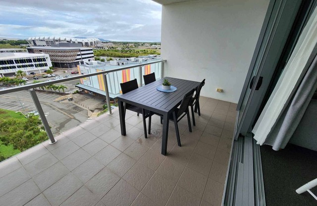 Home To Holiday at Kensington Apartment