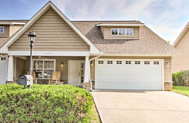 Home w/Community Pool - 2 Miles to The Island!