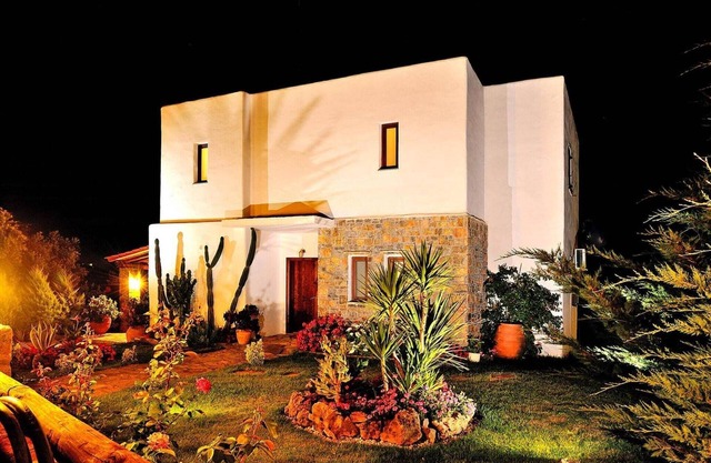 Home with Garden & Pool for All
