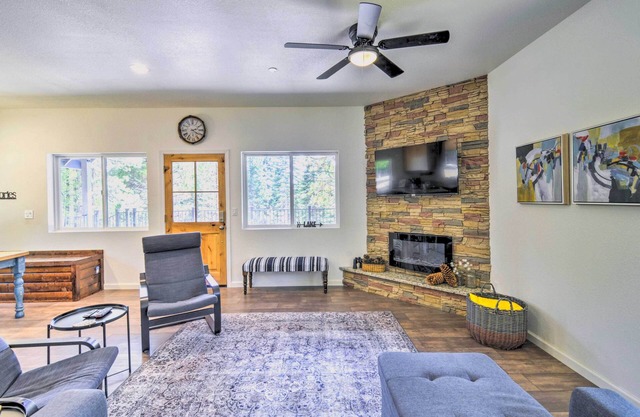 Home with Hot Tub ~ 1/2 Mile to Boat Launch!