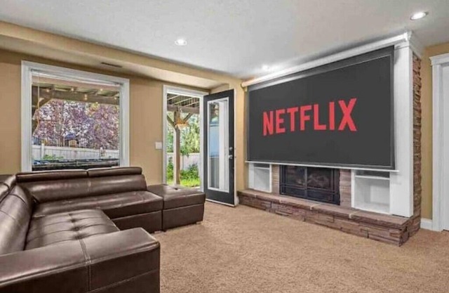 Home with Hot Tub & Home Theatrenn