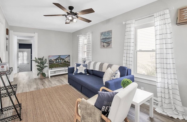 Home with water access ~3 minutes from Yacht Club