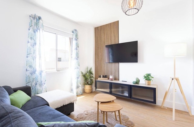 Home2Book Vibrant & Trendy Apt Santa Cruz Center