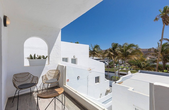 Home2Book Cozy Apt with Terrace near the Beach