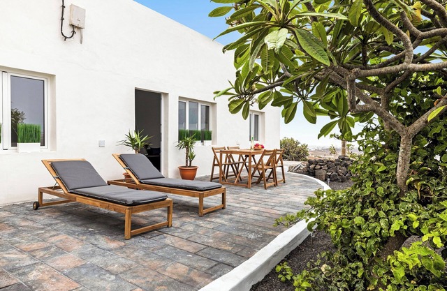 Home2Book Cozy Terrace House with Volcano Views