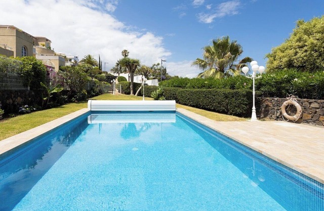 Home2Book Elegant Stay with Garden, BBQ & Pool