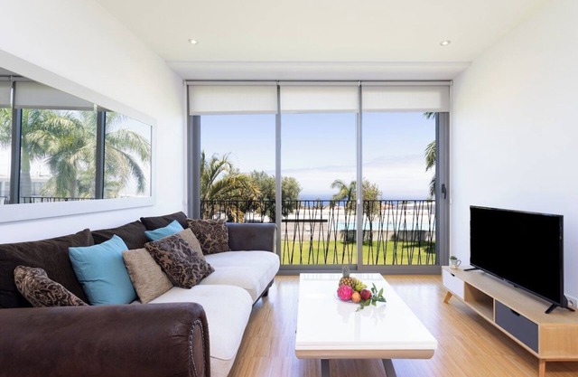 Home2Book Sea View & Pool Getaway, Santa Úrsula