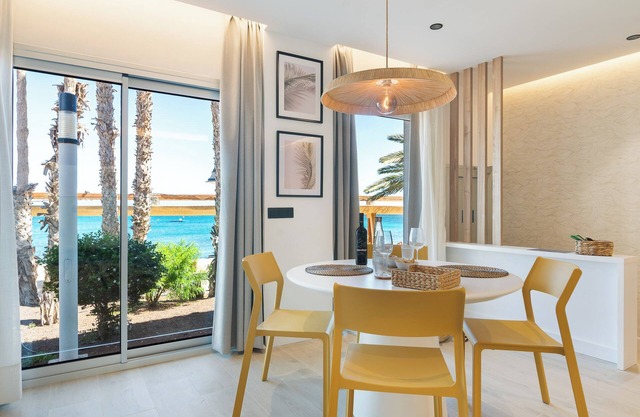 Home2Book Stylish Beachfront Escape